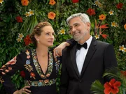 Georgia Cotton (Julia Roberts), David Cotton (George Clooney).
