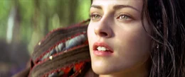 Kristen Stewart (Snow White).