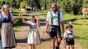 Der Almabtrieb ist geschafft: Valentina, ihre Familie und die K&uuml;he sind sicher im Tal angekommen.