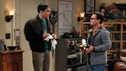 L-R: Sheldon Cooper (Jim Parsons), Leonard Hofstadter (Johnny Galecki)