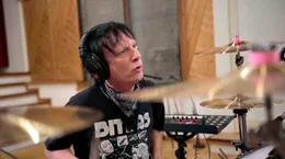 Schlagzeuger Vom Ritchie (Die Toten Hosen) im Studio.