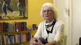 Cornelia Kunert im Atelier, K&uuml;nstlerin und Therapeutin.