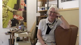 Cornelia Kunert im Atelier, K&uuml;nstlerin und Therapeutin.