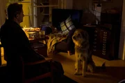 Gilles (Philipp Hochmair) und Herr Hildegard (Woody) f&uuml;hren ein Gespr&auml;ch unter M&auml;nnern.