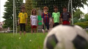 Fußball ist das Thema der "Sendung mit dem Elefanten". Fußball ist das Thema der "Sendung mit dem Elefanten".