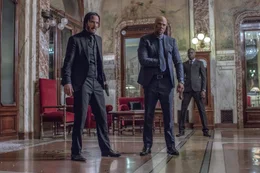 L-R: John Wick (Keanu Reeves) und Cassian (Common)
