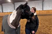 Kira muss sicher von ihrem geliebten Pferd Samy trennen, weil ihr die Kosten f&uuml;r den Tierarzt &uuml;ber den Kopf wachsen.