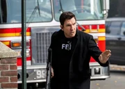 „Moving On“ – The Fugitive Task Force investigates a series of deadly fires involving the descendants of those who caused the infamous MOVE bombing in Philadelphia. Meanwhile, Nina’s sister turns to her in a time of need. Pictured: Dylan McDermott as Supervisory Special Agent Remy Scott. „Moving On“ – The Fugitive Task Force investigates a series of deadly fires involving the descendants of those who caused the infamous MOVE bombing in Philadelphia. Meanwhile, Nina’s sister turns to her in a time of need. Pictured: Dylan McDermott as Supervisory Special Agent Remy Scott.