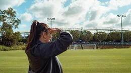 Esther Sedlaczeck beobachtet Marco Reus beim Training bei LA Galaxy.