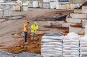 Peter Rasch zu Besuch im Erdenwerk Peter Rasch zu Besuch im Erdenwerk