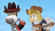 Salty und Noleen liefern sich auf dem Steg ein musikalisches Duell mit den fliegenden Flundern.