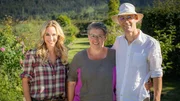 Hinter den Hecken Gartenatelier in Domat/Ems GR Staffel 6 Folge 3 Moderatorin Nicole Berchtold Maja Tobler und Olivier Zuber in ihrem Garten in Domat/Ems 2023