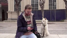 TikToker Danny mit H&uuml;ndin Nala.