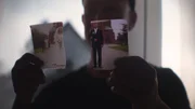 Ein Mann findet ein zerrissenes Hochzeitsfoto im Haus von Manfred G. Es zeigt die vermisste Dorota G., die seit 2016 verschwunden ist.