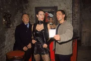 Die Spur im Mordfall Altmann f&uuml;hrt die Kommissare Kehler (Wolfgang Bathke, li.) und Bonhoff (Wolfgang Krewe) in ein Dominastudio. Die Besitzerin Lady Sonja (Kathleen Gallego Zapata) will mit dem Tod des Geistlichen nichts zu tun haben...