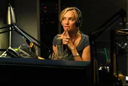 Die erfolgreiche Radio-Moderatorin Emma Lloyd (Uma Thurman) steht ihren Zuh&ouml;rern in allen Beziehungsfragen immer gerne zur Seite. Doch als sie einer Zuh&ouml;rerin r&auml;t, kurz vor der Hochzeit ihren Zuk&uuml;nftigen zu verlassen, beginnt dieser, einen Racheplan zu entwickeln ...