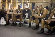 Der Basketball-Spieler Godfrey Snow (Nick Cannon, M.) bekommt von seinem Bruder Clyde ein College-Studium finanziert. Noch ahnt er nicht, dass dieser in tiefen Schulden steckt und von ihm einen ganz besonderen Gefallen verlangt ...