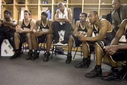 Der Basketball-Spieler Godfrey Snow (Nick Cannon, M.) bekommt von seinem Bruder Clyde ein College-Studium finanziert. Noch ahnt er nicht, dass dieser in tiefen Schulden steckt und von ihm einen ganz besonderen Gefallen verlangt ...