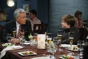 M&auml;nnergespr&auml;che: Teddy (Robert Wagner, l.) und Jake (August T. Jones, r.) ...