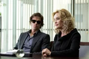 Roberta (Jessica Lange, r.) hilft ihrem skrupellosen Sohn Jim (Mark Wahlberg, l.) ein allerletztes Mal aus der Patsche, doch der bringt mit seiner Spielsucht mittlerweile nicht mehr nur sein eigenes Leben in Gefahr ...