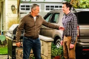 Adam Burns (Matt LeBlanc, l.); Lowell (Matt Cook, r.) Adam Burns (Matt LeBlanc, l.); Lowell (Matt Cook, r.)
