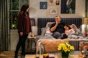 (v.l.n.r.) Andi Burns (Liza Snyder); Adam Burns (Matt LeBlanc); Emme Burns (Hala Finley) (v.l.n.r.) Andi Burns (Liza Snyder); Adam Burns (Matt LeBlanc); Emme Burns (Hala Finley)