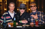 Benjamin von Stuckrad-Barre (l.), Udo Lindenberg (M.) und Jan Delay im Hotel Atlantic in Hamburg.