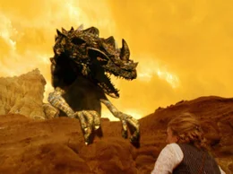 Auf dem Weg zum Mittelpunkt der Erde begegnet dem Expeditionsteam eine Reihe von Gefahren. Alice Hastings (Tushka Bergen) wird von einem Dinosaurier angegriffen.