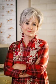 Connie "Meemaw" Tucker (Annie Potts) Connie "Meemaw" Tucker (Annie Potts)