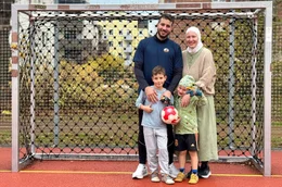 Mohamed Cherbagi stammt aus Syrien und arbeitet als Krankenhausarzt in Sachsen. Zusammen mit seiner deutschen Frau und den beiden Kindern plant er eine R&uuml;ckkehr in seine alte Heimat.