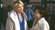 Rita (Gaby K&ouml;ster, l.) und Gisi (Franziska Traub) k&ouml;nnen Horst im Krankenhaus nicht finden. Hoffentlich ist es nicht zu sp&auml;t...