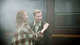 Trautmann (David Kross) bleibt f&uuml;r Margaret (Freya Mavor) in England.