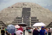 Teotihuac&aacute;n ist eine der antiken mittelamerikanischen Monumentalst&auml;dte. Mal rivalisierte sie mit Naachtun, mal verb&uuml;ndeten sie sich.