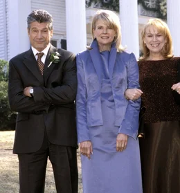 Melanies Eltern Pearl (Mary Kay Place, r.) und Earl (Fred Ward) mit Andrews Mutter Kate (Candice Bergen), der B&uuml;rgermeisterin von Newe York.