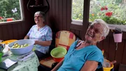 Rentnerin Ingrid hat heute Freunde zu Besuch in ihrem Schrebergarten. Die Backk&uuml;nste der 85-j&auml;hrigen sind auch ihren Freunden Lothar und Renate bekannt, deswegen gibt es kurzerhand statt dem Mittagessen einen leckeren Apfelkuchen. Ob Ingrids Lik&ouml;re auch noch zum Einsatz kommen?