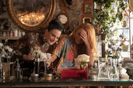 L-R: Jenny Slate as Allysa and Blake Lively as Lily Bloom