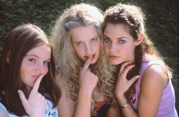 Lena (Karoline Herfurth, li.), Inken (Diana Amft, Mi.) und Victoria (Felicitas Woll) begeben sich auf unterschiedlichen Wegen auf die Suche nach dem ersten Orgasmus.