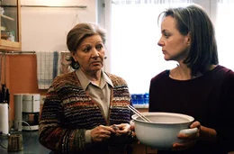 Louise Martini (Rosmaries Mutter), Sissy H&ouml;fferer (Rosmarie Haller).