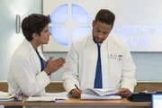 Ben Ahlbeck (Philipp Danne, l.); Dr. Matteo Moreau (Mike Adler, r.).