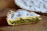 Mangoldkuchen ist ein traditionelles Dessert aus der Umgebung von Nizza.