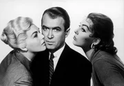 Kim Novak in der Doppelrolle der Madeleine Elster/Judy Barton zusammen mit dem amerikanischen Schauspieler James Stewart im Film &bdquo;Vertigo &ndash; Aus dem Reich der Toten&ldquo;