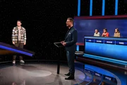 Moderator Alexander Bommes (2.v.l.) mit den Kandidat:innen: Ey&uuml;p Yilmaz (3.v.r.), Susanne Bremer (2.v.r.), Marlene Plos (r.), Daniel Meinen (l.).