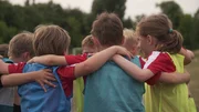 K&auml;te spielt seit drei Jahren in einer Jungs-Fu&szlig;ballmannschaft.