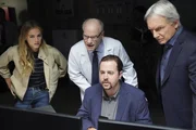(v.l.n.r.) Ellie Bishop (Emily Wickersham); Dr. Farrel Emerson (Jim Meskimen); Timothy McGee (Sean Murray); Leroy Jethro Gibbs (Mark Harmon)