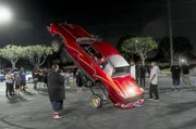 Das Hoppen - ein Auto hüpfen zu lassen - ist illegal, aber bei den Anhängern der Szene beliebt. Das Hoppen - ein Auto hüpfen zu lassen - ist illegal, aber bei den Anhängern der Szene beliebt.