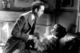 Durch heimliche Besuche bei Louis (Dennis Price) entflieht Sibella (Joan Greenwood) ihrem langweiligen Eheleben mit Lionel Holland, den Sibella Louis einst vorgezogen und geheiratet hatte.
