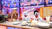 Nachdem Woozle das ganze Ersparte für seine und Simóns USA-Reise an der Börse verloren hat, müssen sich die beiden eine Alternative überlegen, um wieder an Geld zu kommen und doch noch zu reisen: sie wollen ein amerikanisches Diner eröffnen. Nachdem Woozle das ganze Ersparte für seine und Simóns USA-Reise an der Börse verloren hat, müssen sich die beiden eine Alternative überlegen, um wieder an Geld zu kommen und doch noch zu reisen: sie wollen ein amerikanisches Diner eröffnen.