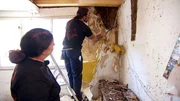 Das günstige Haus erweist sich für Isabella und Chris als Bruchbude. Das günstige Haus erweist sich für Isabella und Chris als Bruchbude.
