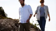 Thomas (Jakob Cedergren) und Kollegin Mia (Sandra Andreis) machen sich zum Tatort eines weiteren Mordes auf.