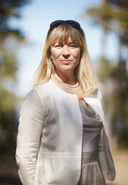 Catherine Hansson als Sylvia
